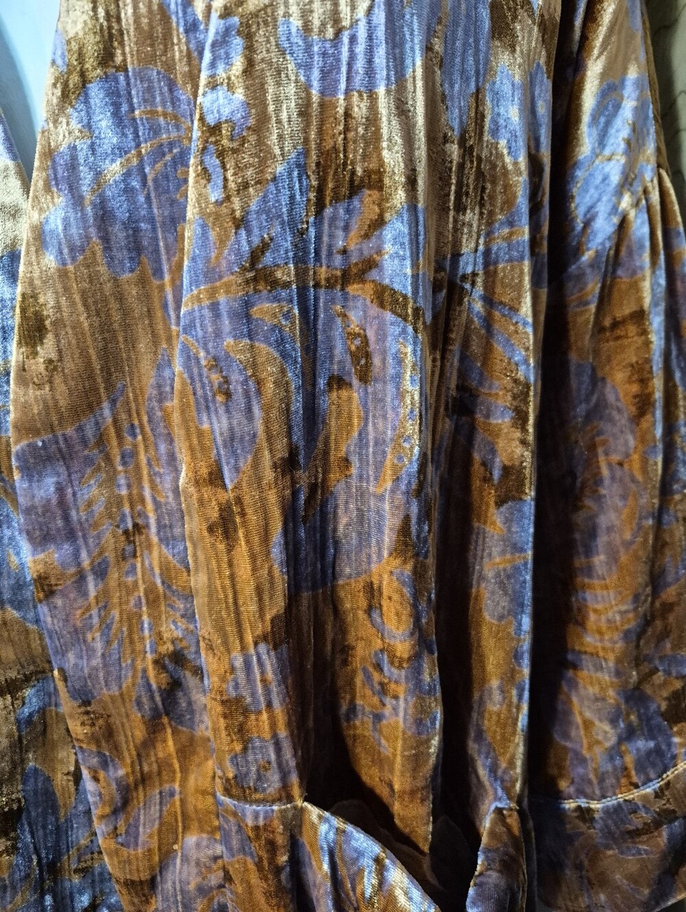 Anthropologie Esme velvet kimono jacket size S...great condition..no holes spots - Picture 4 of 6